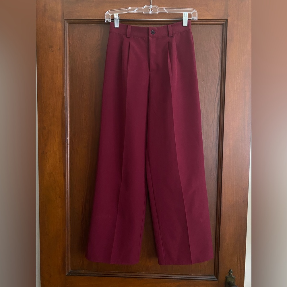 Women’s high-waisted, wide-leg trouser. Adult small, fits more like Petite AXS.